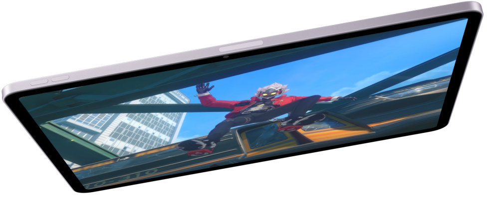 가로 방향 iPad Air 화면에서는 액션 장면을 보여주고 아래에는 두 개의 다른 iPad Air 모델이 있는 모습