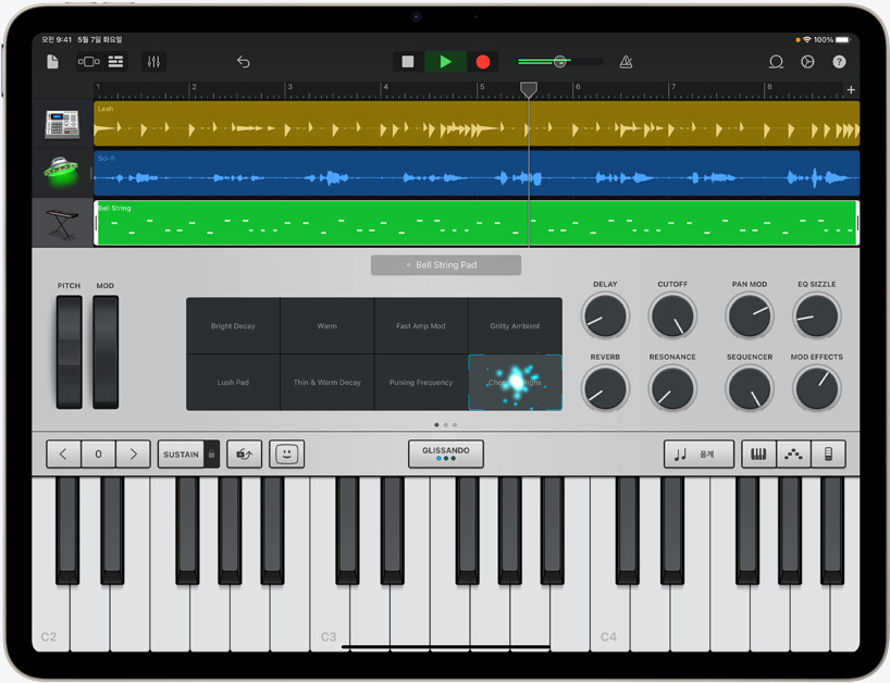 노래를 제작 중인 화면을 보여주는 iPad Air