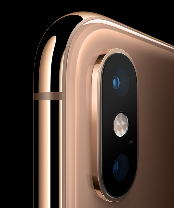 The dual camera system on the upper corner of an iPhone Xs.