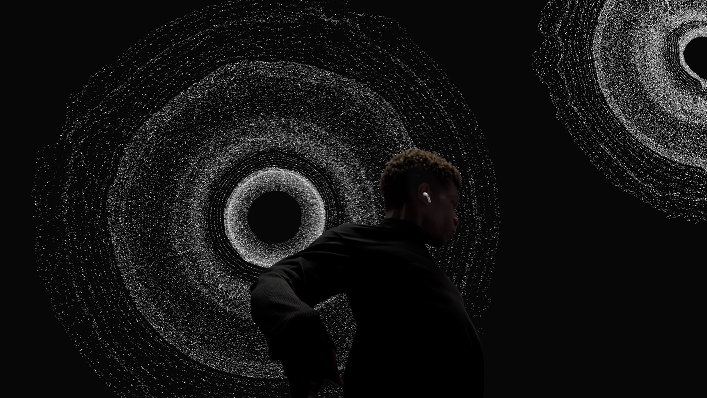 Bilden visualiserar ljudkanaler som spelar musik från alla håll runt om en dansare.