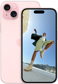 6,7 colio „iPhone 15 Plus“ vaizdas iš galo ir rausvos spalvos 6,1 colio „iPhone 15“ vaizdas iš priekio 