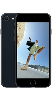 午夜色 4.7 英寸 iPhone SE (第三代) 的背面和正面视图。