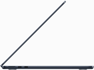 Vedere laterală a unui MacBook Air în culoarea Miezul nopții