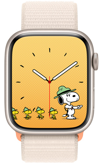 Mặt đồng hồ thể hiện Snoopy đang đeo kính râm, mặc áo len cổ lọ, ngậm đĩa nhựa màu xanh lá trong miệng.