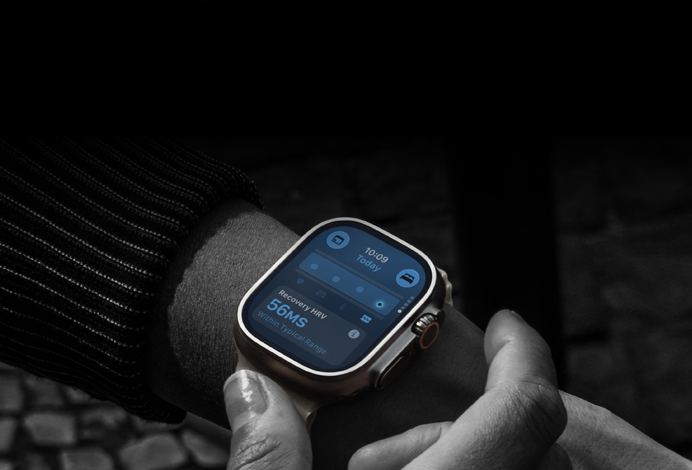 Човек, носещ Apple Watch Ultra 4 на китката, Дневните жизнени показатели са леко извън нормата