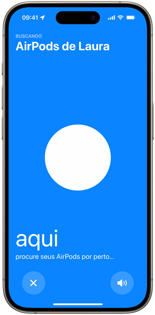 O iPhone mostra uma tela azul que aparece ao procurar os AirPods com o aplicativo Buscar. O ponto branco indica onde os AirPods estão em relação ao iPhone.