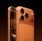 Imagem em ângulo da parte de trás do iPhone 17 Pro na cor laranja-cósmico mostrando o sistema de câmera Fusion Pro no platô na parte superior e o Controle da Câmera, e parte da frente mostrando o design todo tela, o botão de Ação e os botões de volume