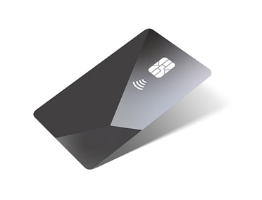 Frente do Apple Card na cor titânio