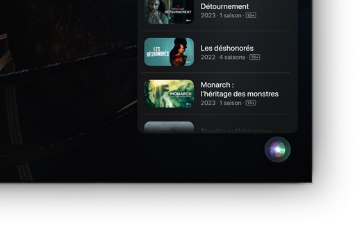 Téléviseur à écran plat montrant une liste de films et séries Apple TV+