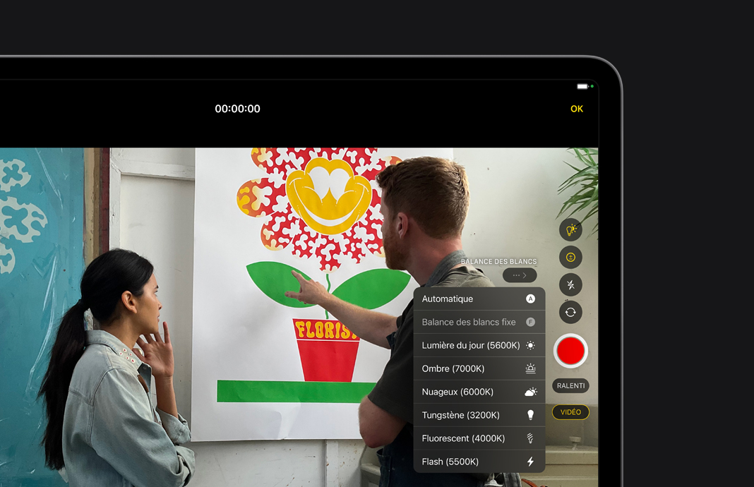 Gros plan sur le mode caméra pro et ses réglages à l’écran d’un iPad Pro dans Final Cut Pro pour iPad.