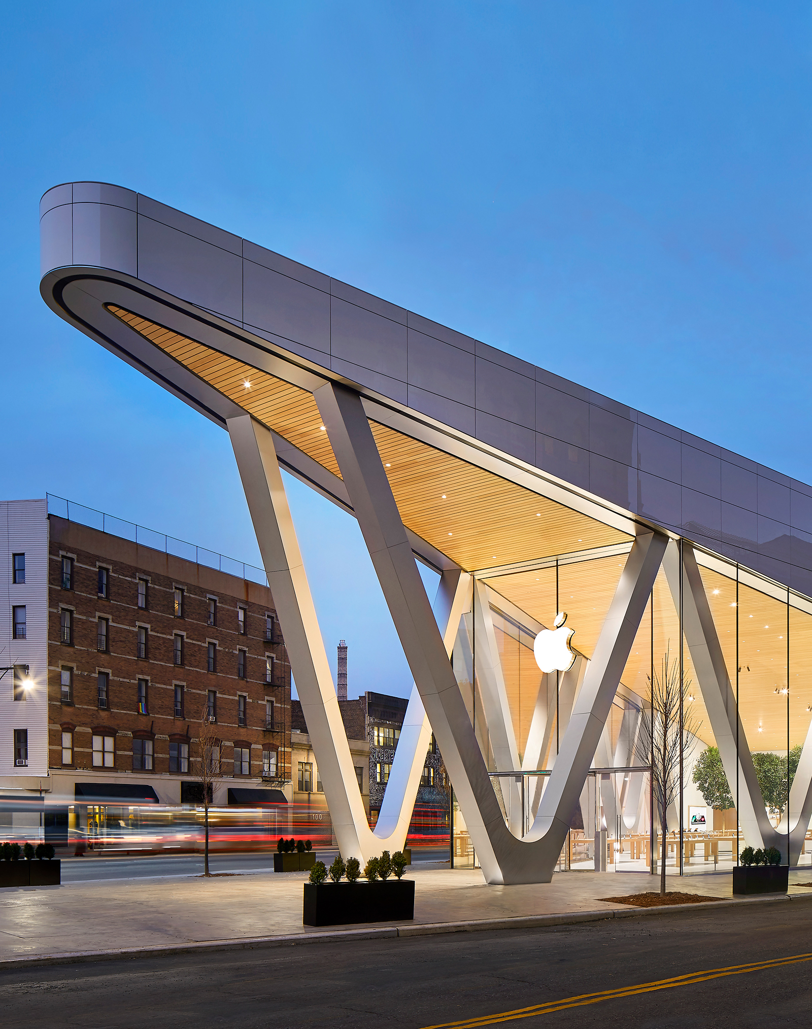 An Apple Store and its innovative architectural and design features