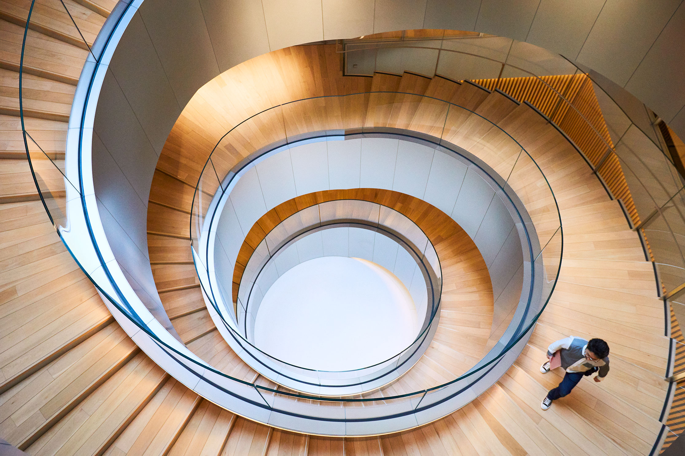 YTC、横浜テクノロジーセンターの中にある螺旋階段の写真です。