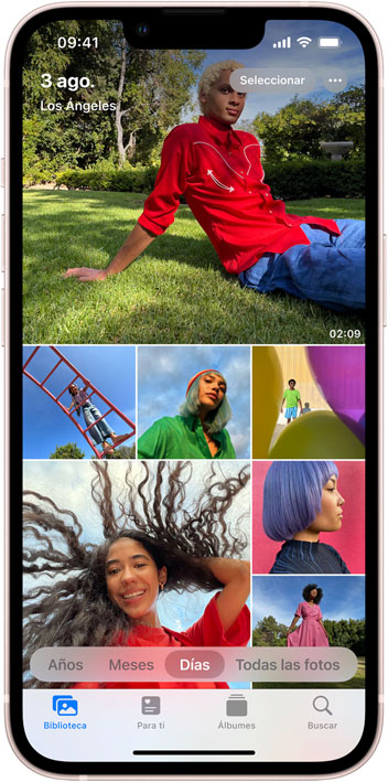 La app Fotos abierta en un iPhone que muestra la fototeca.