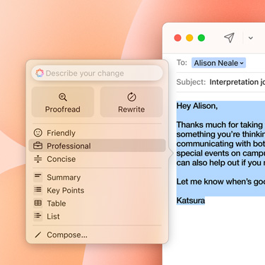 Un correo electrónico empresarial con un menú de Apple Intelligence.