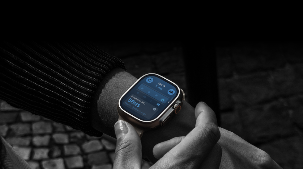 Inimene, kelle randmel on Apple Watch Ultra 4, päevased tervisenäitajad on veidi tavapärasest erinevad