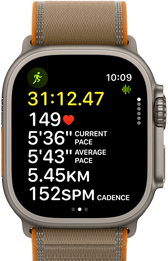 Apple Watch Ultra 4, titaanist korpus, naturaalne toon, täiustatud õuejooksu treeningu näitajad, parema külje vaade, Digital Crown, kõrgem külgnupp, Trail Loopi rihm, liivakarva