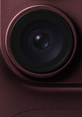 Burgundiapunase iPhone 18 Pro põhikaamera muudetava avaga objektiiv