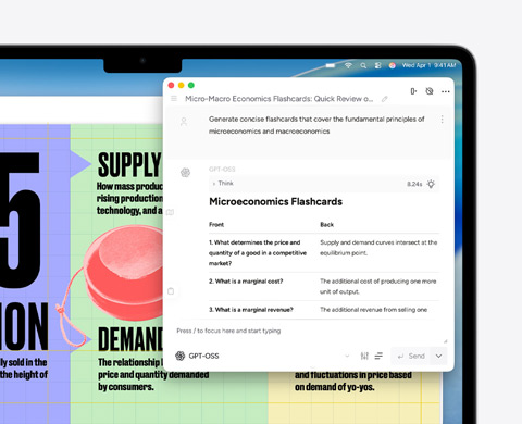 Schermo di un MacBook Air che mostra gli Strumenti di scrittura di Apple Intelligence usati per creare flashcard di microeconomia e macroeconomia