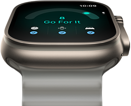 Apple Watch Ultra 4, κάσα από τιτάνιο, φυσικό χρώμα, βαθμολογία ετοιμότητας 8, εξωτερική δεξιά πλαϊνή όψη, Digital Crown, υπερυψωμένο πλευρικό κουμπί, λουράκι Ocean Band, ημιδιαφανές γκρι χρώμα