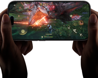 iPhone 18 Pro, μπροστινή όψη που παρουσιάζει τις επιδόσεις του A20 Pro chip με μια σκηνή από το Monster Hunter Outlanders