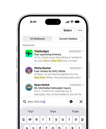 銀色 iPhone 18 Pro 的機身正面，螢幕顯示基於搜尋字詞「New York City trip」檢索到的幾封電郵