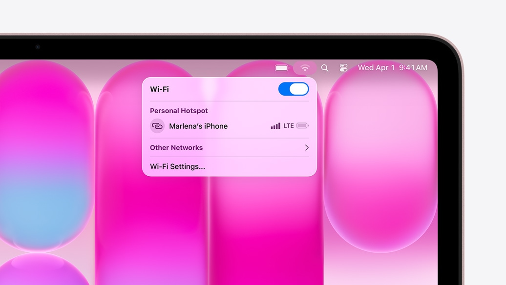 Na Wi‑Fi izborniku MacBooka Neo u rumenoj boji kao opcija prikazan je osobni hotspot pod nazivom Marlenin iPhone