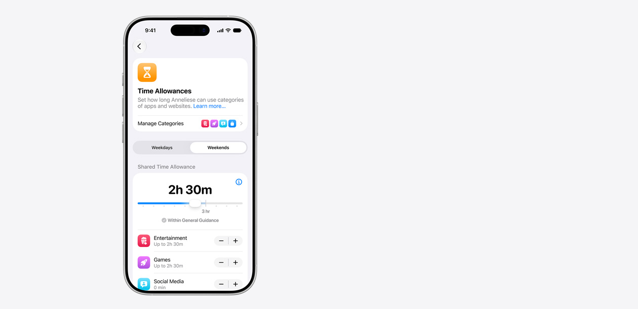 Egy iPhone-on az Időkeret felülete látható két óra 30 percre beállított időkerettel, amely megosztható számos appkategória között, mint például a szórakozás és a játékok.