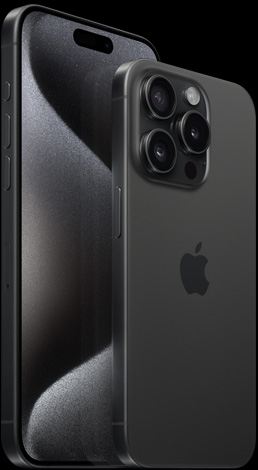 A 6,7 hüvelykes iPhone 15 Pro Max elölnézete és a 6,1 hüvelykes fekete titán színű iPhone 15 Pro hátulnézete