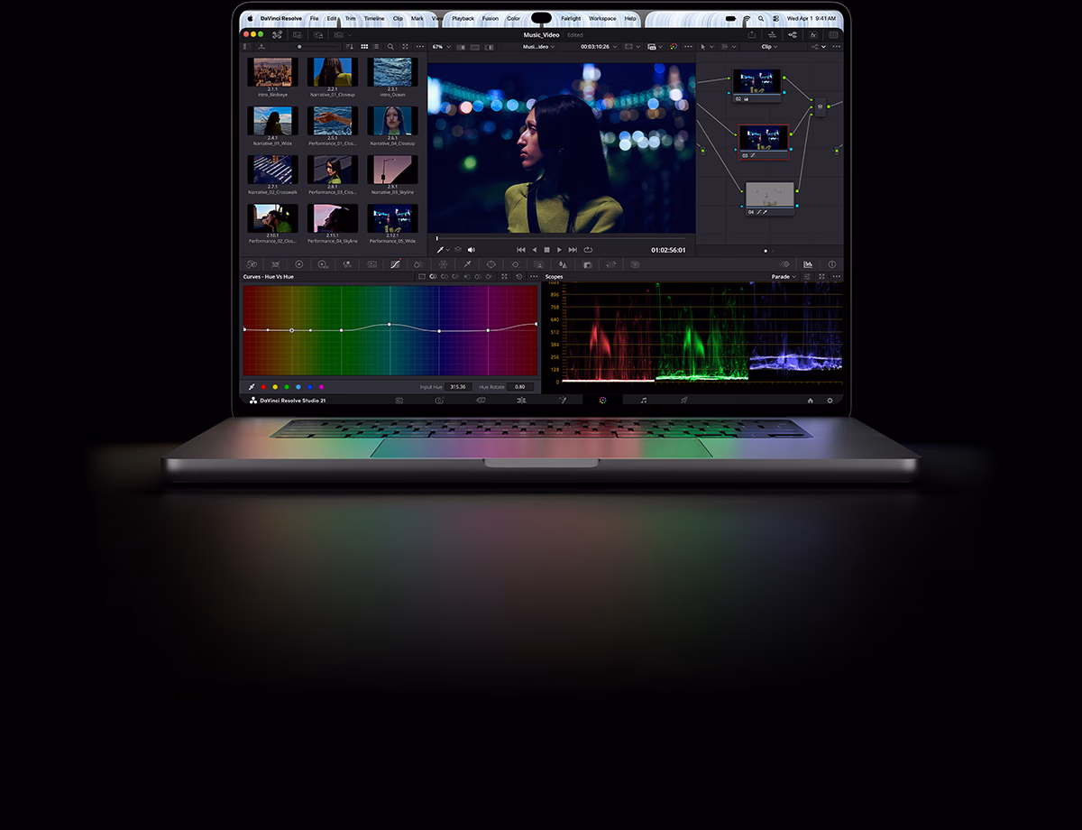 Egy ezüstszínű MacBook Pro PROLED XDR-kijelzőjén egy film szerkesztése látható a DaVinci Resolve Studio alkalmazásban.