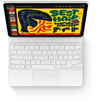 Tampak dari atas iPad Air dengan Magic Keyboard berwarna putih untuk iPad Air.