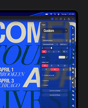 Layar MacBook Pro 16, gambar poster Comedy Tour, alat tulisan khusus