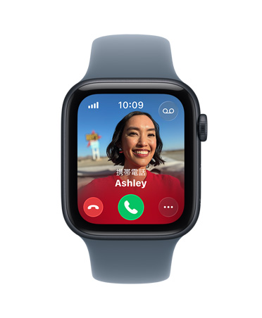 ミッドナイトアルミニウムケースのApple Watch SE 3。着信、連絡先の写真、電話に応答するボタンと拒否するボタンが表示されている。右側面の外観にはDigital Crownがあり、アンカーブルーのスポーツバンドが付いている