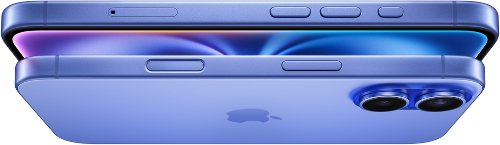 片手に収められている、正面を向いたiPhone 16。サイドボタンの上に親指が置かれている。