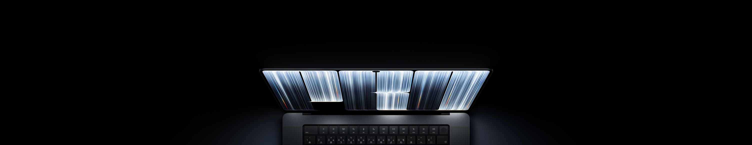 PROLED XDRディスプレイを搭載したスペースブラックのMacBook Pro。画面には様々な幅の光り輝くストライプが密集したリボン状のオブジェクトが映し出され、「PRO」という文字を表している