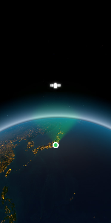 宇宙から地球を俯瞰で撮影した写真と、衛星のアイコン