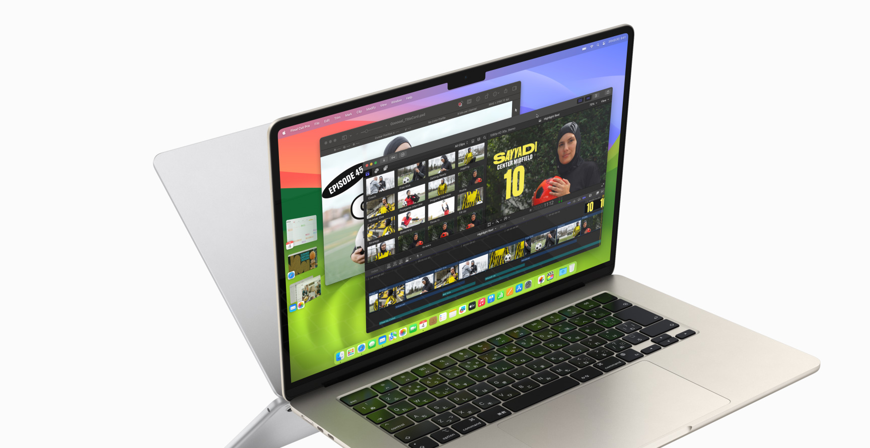 開いた状態のMacBook Airに、Final Cut Pro、Pixelmator Proが表示されている。画面の左側ではカレンダー、Safari、メール、写真が開いている。1台目のMacBook Airの背後に2台目のMacBook Airの背面が現れ、鏡映しのように見える。