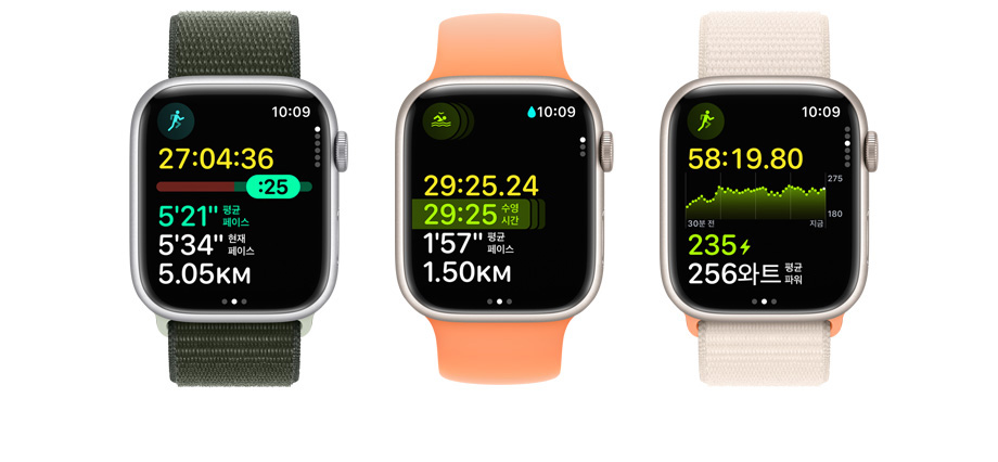 세 개의 Apple Watch 이미지. 각각 서로 다른 운동 수치와 운동 현황을 보여줍니다.