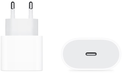 iPhone 15과 20W USB-C 전원 어댑터의 모습.