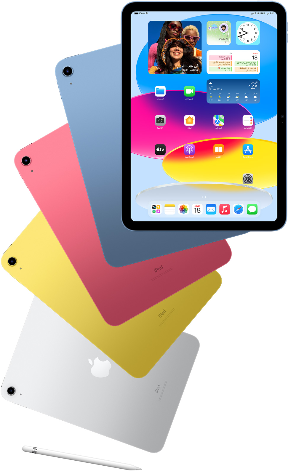 لقطة لجهاز iPad من الأمام تعرض شاشته الرئيسية، مع أجهزة iPad أخرى وراءه باللون الأزرق والوردي والأصفر والفضي تعرض جانبها الخلفي. قلم Apple موضوع بجوار تشكيلة موديلات iPad