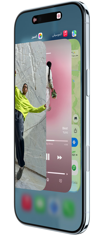 جهاز iPhone Air، الجزء الأمامي الخارجي، الجزء الجانبي الخارجي، مع تطبيقات الخرائط والموسيقى و+Apple TV، تعرض ميزة مُبدّل التطبيقات قيد الاستخدام