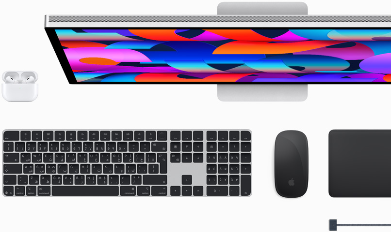 اكسسوارات Mac: سماعات AirPods، وشاشة Studio&nbsp;Display، ولوحة&nbsp;مفاتيح&nbsp;ماجيك، وماجيك&nbsp;ماوس، ولوحة&nbsp;تعقب&nbsp;ماجيك، وكابل شحن&nbsp;MagSafe بلون&nbsp;سماء الليل