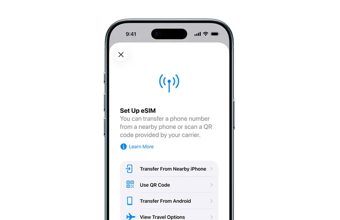 iPhone Air 機身正面，展示使用設定流動網絡功能，透過 eSIM 輕鬆轉移電話號碼