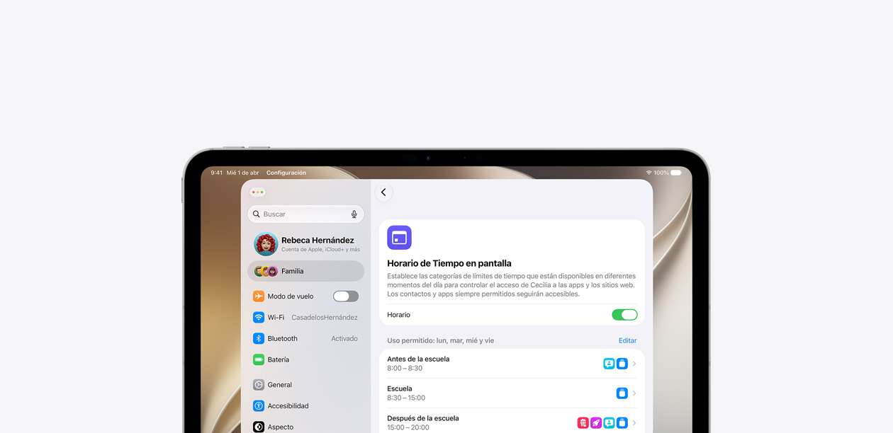 Un iPad muestra la funcionalidad Horario de Tiempo en Pantalla con una línea de tiempo horizontal que define qué categorías de apps y sitios web se pueden usar antes, durante y después de clases.