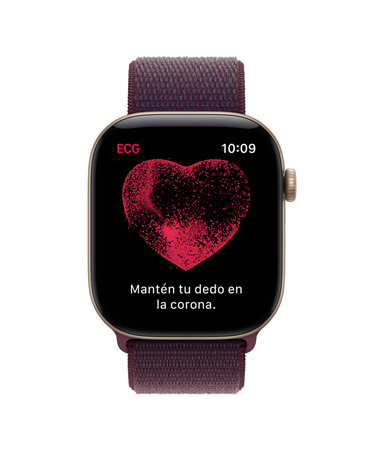 Una persona usa su Apple Watch Series 11 para hacerse un electrocardiograma fuera de casa