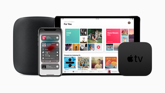 HomePod, iPad, iPhone und Apple TV nebeneinander