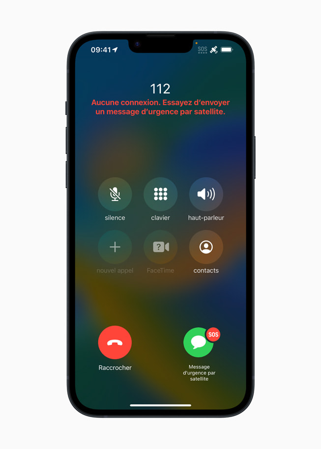 L’écran d’un iPhone affiche un message invitant un utilisateur qui ne parvient par à contacter les services d’urgence à utiliser SOS d’urgence par satellite.