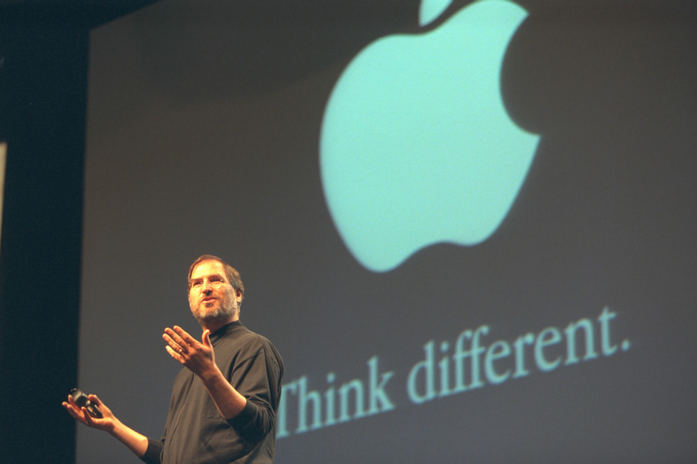 Steve Jobs fait une présentation à l’Apple Expo à Paris.