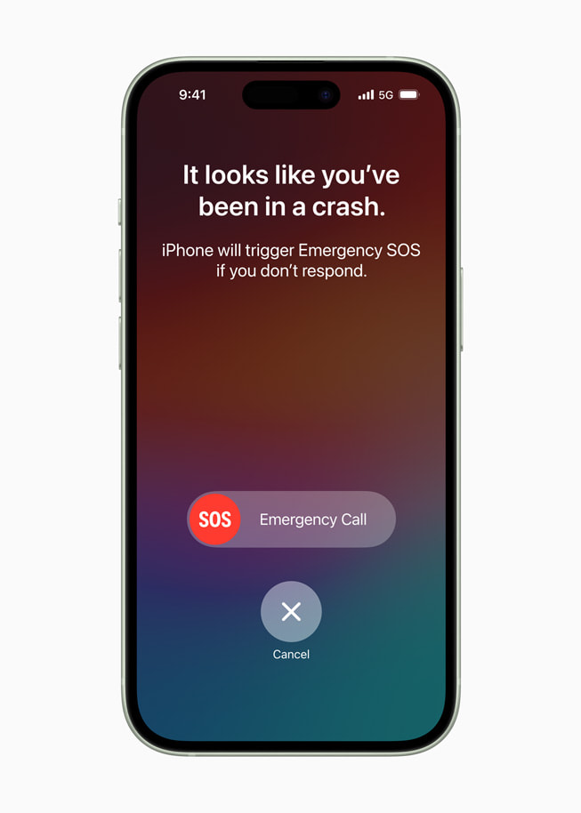 Op iPhone 15 is het bericht ‘Zo te zien heb je een auto-ongeluk gehad.iPhone activeert een noodoproep als je niet reageert.’ te zien.