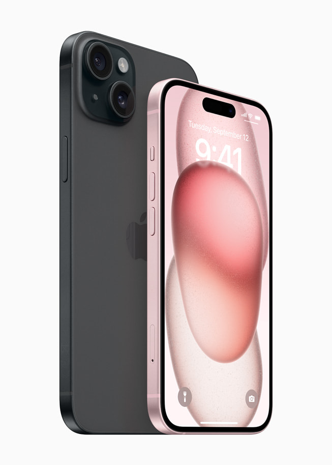 iPhone 15 Plus in Schwarz von hinten neben einem iPhone 15 in Pink, das von vorne gezeigt wird.