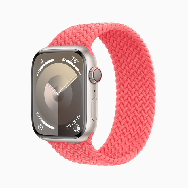 L’Apple Watch Series 9 avec un boîtier en aluminium lumière stellaire et un bracelet Boucle unique tressée goyave.